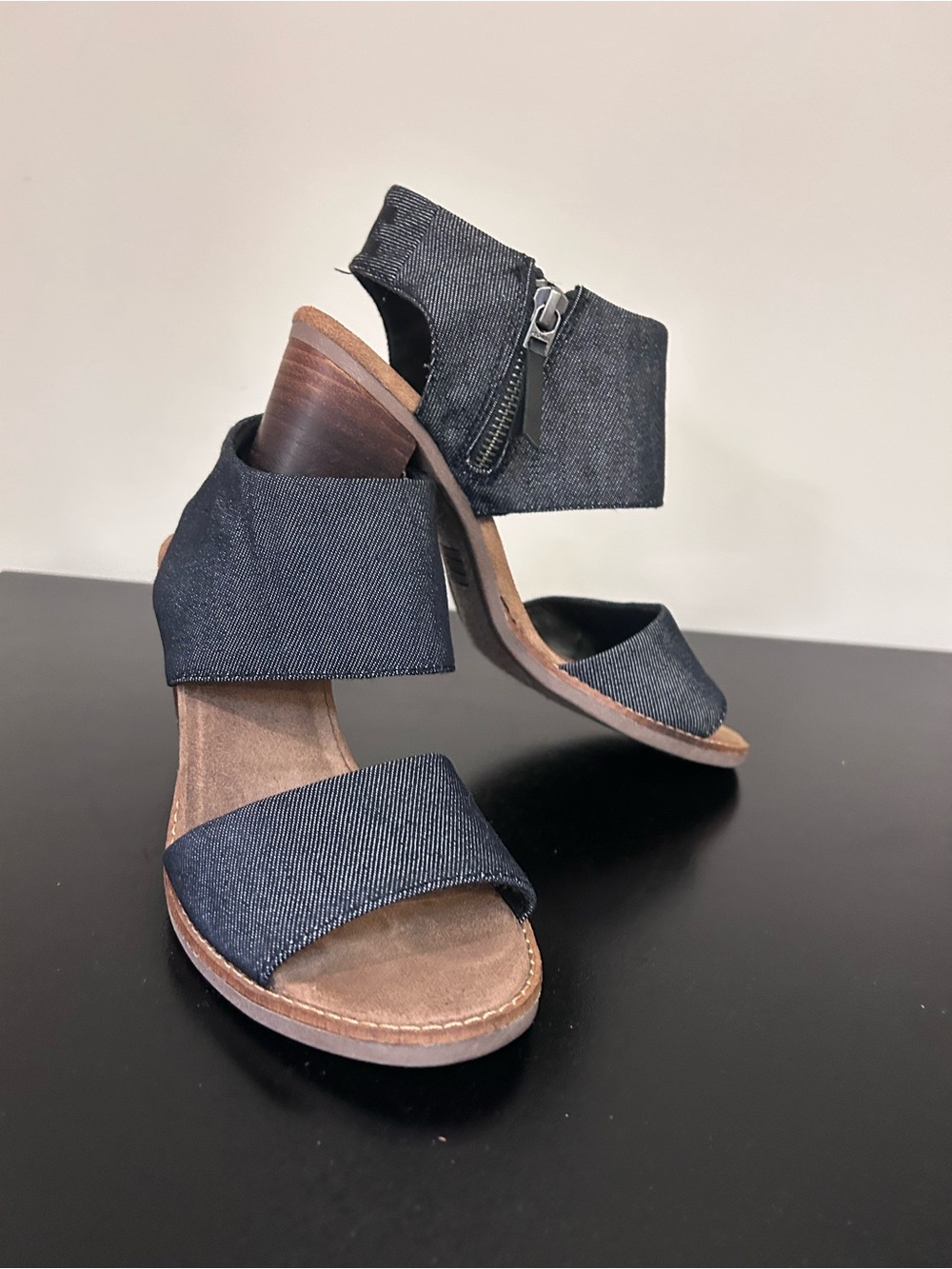 TOMS Black Block Heel Sandals – Women’s Size 7.5